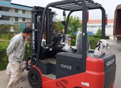 江西諾力2噸電動叉車交永州客戶使用