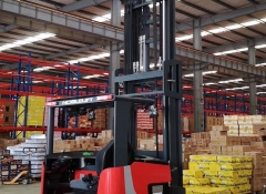 江西諾力1.4噸電動前移式叉車（RT1465），升高6.5米，新車交付某食品行業(yè)客戶使用