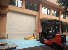 江西諾力2噸電動叉車交付長沙某高校用戶使用