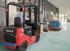 江西諾力2噸電動叉車交付長沙某高校用戶使用