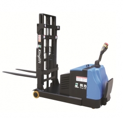 KLA15型 平衡重式電動(dòng)叉車