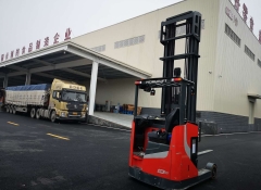 湖南2噸諾力前移式電動叉車升高10.5米交付長沙鹽津鋪子公司