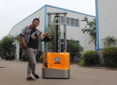 江西安徽宇鋒叉車1.5噸步行式電動堆高車