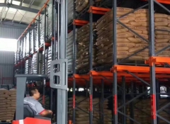 江西長沙家邊購超市交付長沙貨架，諾力叉車一批