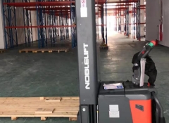 河南長(zhǎng)沙電動(dòng)叉車(chē),諾力叉車(chē)天心區(qū)鋼材大市場(chǎng)銷(xiāo)售案例